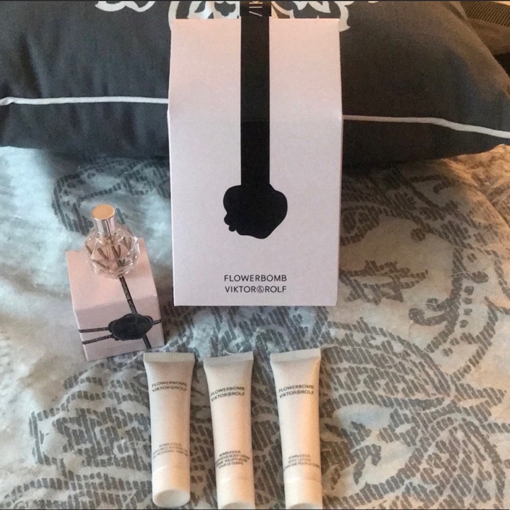Viktor & Rolf flower bomb NIB